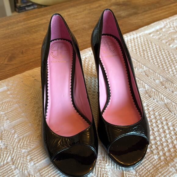 Lilly Pulitzer patent leather Black Peep-Toe 3” Heels size 8.5 - Picture 2 of 5
